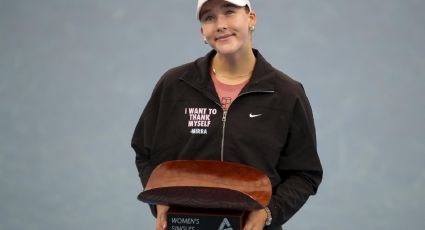 “Gracias a mí”: la tenista Mirra Andreeva bromea en su discurso tras ganar el título del torneo de Adelaida y levanta polémica