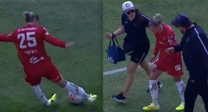 ¡Peligro! Jugadora del Toluca se lesiona al atorarse su pie y desprender el césped de la cancha del Estadio Cuauhtémoc, que hoy recibe el Puebla-Cruz Azul