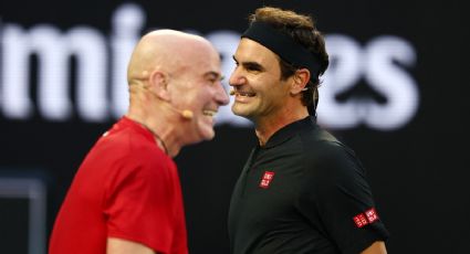 ¡Se roba el show! Roger Federer hace dupla de antología junto a Andre Agassi y luego se funde en un abrazo con Djokovic previo al Australian Open