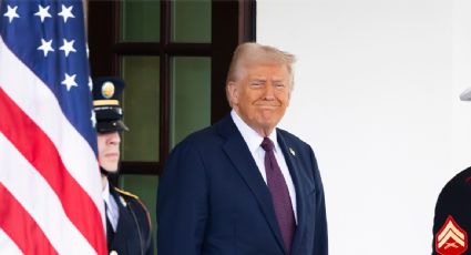 Trump pide un "nuevo liderazgo" en Irán y arremete contra el régimen de Ali Jameneí