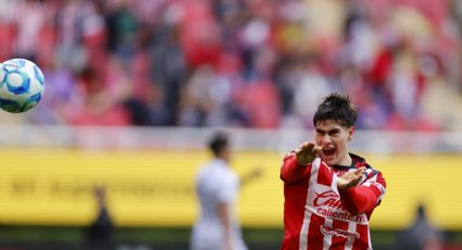 ¡Kamehameha! Armando 'La Hormiga' González festeja lanzando el balón de su gol al estilo Dragon Ball