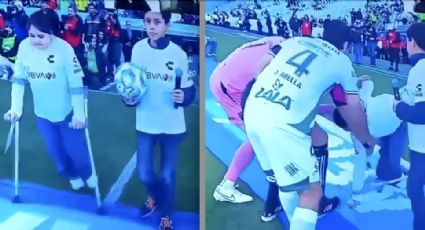 Niña en muletas que participó en el protocolo del partido Santos vs Juárez sufre caída