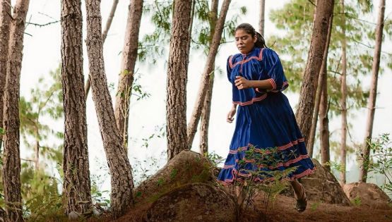 Incansable: Corredora rarámuri volverá a participar con falda y huaraches en el Ultra Maratón de Hong Kong de 100 kilómetros