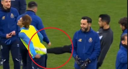 ¡Increíble! Portero del Porto agrede con una patada en la espalda a un compañero que le hizo un gol de larga distancia en un entrenamiento público
