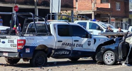 Choque entre una patrulla y vehículos particulares en Michoacán deja 10 heridos, entre ellos seis policías