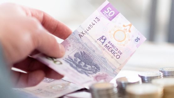 El peso se aprecia 0.44% al comienzo del 2026 y la bolsa retrocede