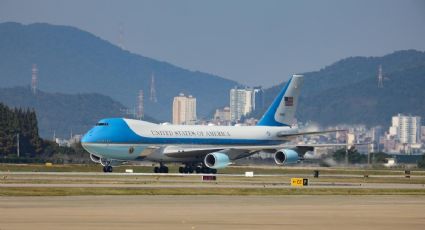 Air Force One presenta falla eléctrica durante viaje a Davos; Trump regresa a EU