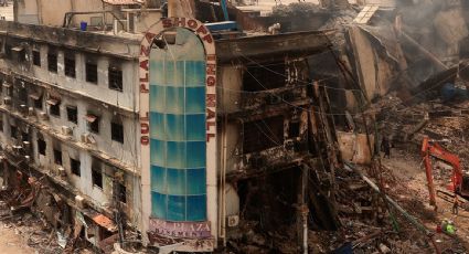 Suman 60 los muertos tras incendio en centro comercial de Pakistán; hay casi 100 desaparecidos