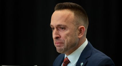 Jeff Hafley es presentado como nuevo coach de los Dolphins y revela historia de resiliencia: “Dormí debajo de mi escritorio por dos años”