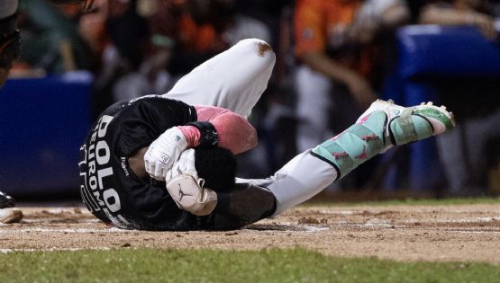 ¡Duro y a la cabeza! Beisbolista recibe un impresionante pelotazo y sigue jugando en insólita acción durante la Final de la Liga Dominicana