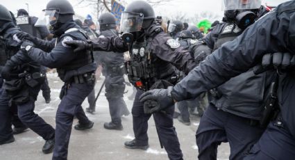 Denuncian el arresto de 100 líderes religiosos durante una protesta contra las redadas migratorias en el aeropuerto de Minneapolis
