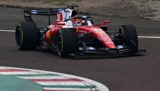 Captan al nuevo Ferrari cuando se queda parado antes de dar sus primeras vueltas en pista rumbo a la temporada 2026 de Fórmula 1