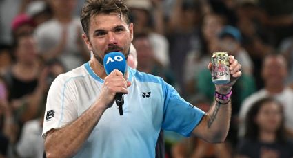 Stan Wawrinka se despide del Abierto de Australia bebiendo una cerveza como homenaje tras un partido en el que tuvo que correr al baño
