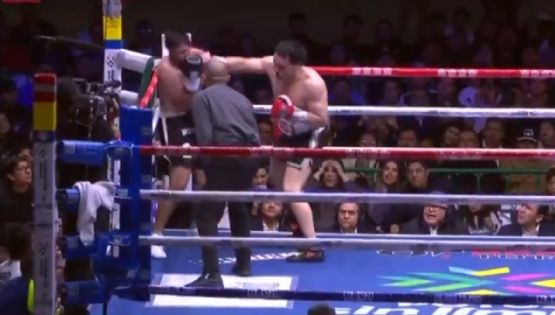 Julio César Chávez Jr. noquea a un argentino pasado de peso en pelea de pobre nivel en San Luis Potosí