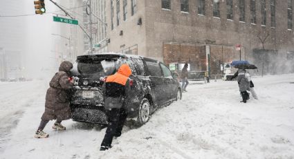 Gran tormenta invernal deja estragos en EU: hay un millón de casas sin electricidad y reportan cinco muertos