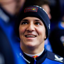 Sigue la ‘maldición’ en Red Bull: Isack Hadjar sufre accidente en el segundo día de ensayos de F1 en Barcelona