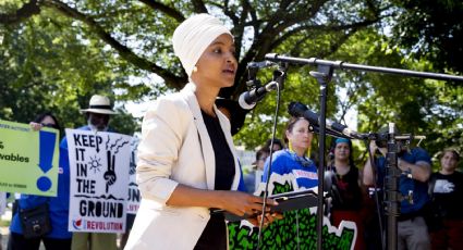 Congresista demócrata atacada con líquido en conferencia, culpa a Trump por retórica de odio