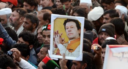 Someten a una cirugía ocular a ex primer ministro preso de Pakistán sin notificar a su familia ni abogados