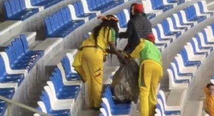 Aficionados de Senegal reciben elogios por limpiar las tribunas del estadio tras un partido en la Copa Africana de Naciones