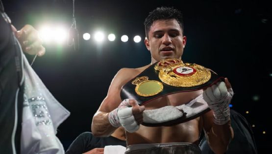 El mexicano Armando ‘Toro’ Reséndiz es elevado a campeón absoluto de la AMB; obtiene uno de los cinturones que Crawford le quitó al ‘Canelo’