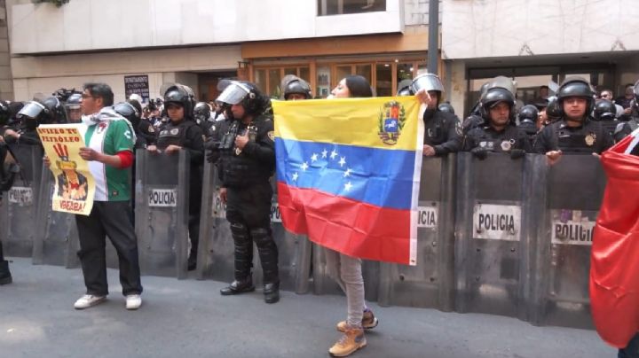 Mexicanos simpatizantes del régimen de Maduro corrieron a venezolanos que celebraban intervención de EU