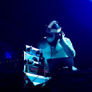 La inteligencia artificial ya está en los Grammys mientras estos tratan de mantenerse humanos