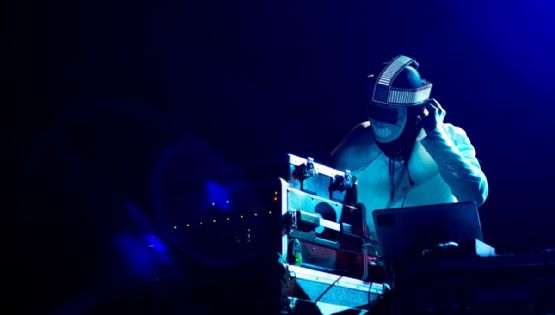 La inteligencia artificial ya está en los Grammys mientras estos tratan de mantenerse humanos