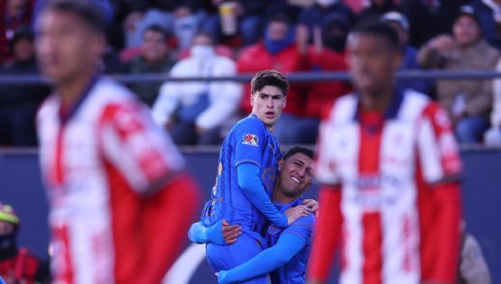 ¡Póker perfecto del superlíder! Chivas vence al San Luis en mano a mano de campeones de goleo y suma su cuarto triunfo
