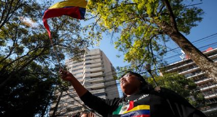 Venezolanos salen a las calles de la CDMX para exigir una transición pacífica tras la intervención de EU