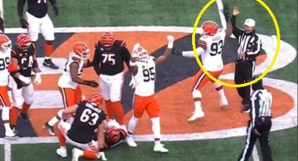 ¡Chócalas, compadre! Defensivo de Browns festeja récord de su compañero con un árbitro