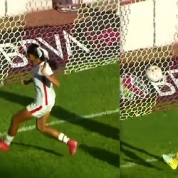 Insólito autogol: jugadora del Necaxa estrella tiro en el poste ante portería vacía y el balón golpea en la cara de una rival para terminar en la red