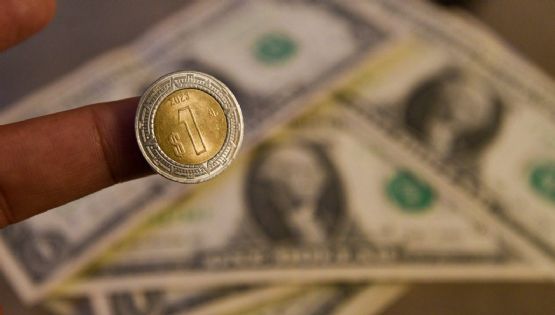 Peso se debilita por la incertidumbre tras el ataque de EU en Venezuela: cotiza en 18.02 por dólar