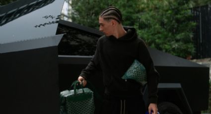 ¡Como estrella mundial! Marcelo Flores, futbolista suplente de Tigres, desata controversia en redes por su Cybertruck de dos millones de pesos