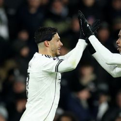 ¡Otro golazo con la cabeza! Raúl Jiménez anota su quinto gol de la temporada en el triunfo del Fulham ante Chelsea en la Premier