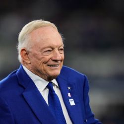 Jerry Jones, dueño de Cowboys, dice que quiere retirarse como el máximo ganador de Super Bowls; desata burlas y su hijo le contesta: "Hay mucho trabajo por hacer"