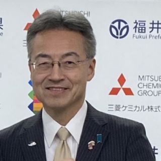 Acusan a exgobernador en Japón por acoso: envió mil mensajes sexuales a cuatro empleadas