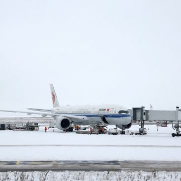 Van dos días de fuertes nevadas en Europa: cancelan vuelos y hay bloqueos viales