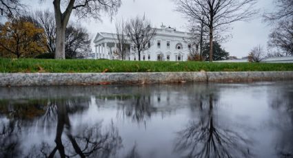 Arrestan a sujeto que impactó su camioneta contra barricadas de la Casa Blanca