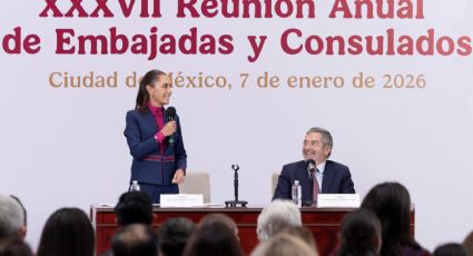 Sheinbaum ordena a diplomáticos mantener el diálogo con EU tras irrupción en Venezuela