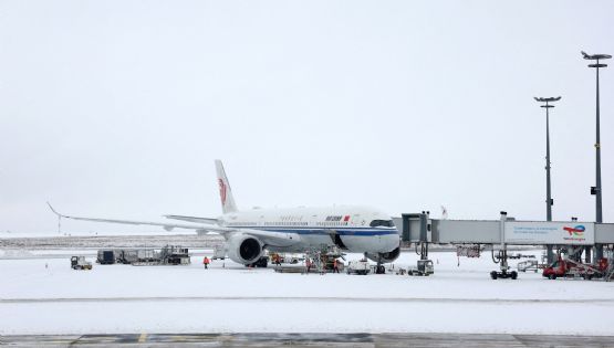 Van dos días de fuertes nevadas en Europa: cancelan vuelos y hay bloqueos viales