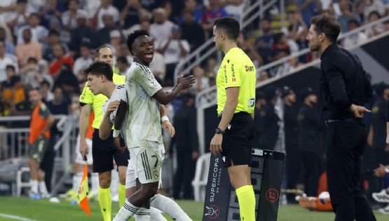 ‘Cholo’ Simeone y Vinícius discuten en el derbi de Madrid y el técnico se burla: “Te va a echar Florentino, acuérdate lo que te digo”