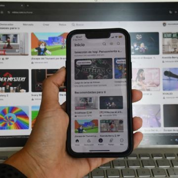 Australia refuerza protección de menores en línea: apunta a Roblox y vigila servicios de mensajería