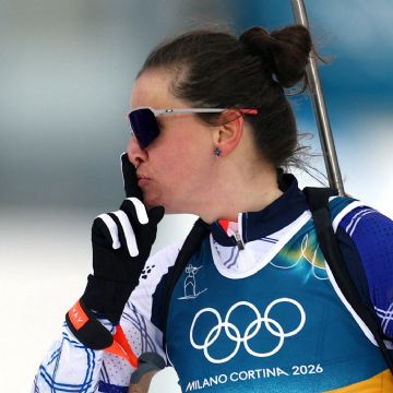 Biatleta que robó a una compañera gana dos oros en JO de Invierno