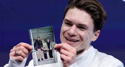 ¡Conmovedor! Patinador artístico debuta en JO de Invierno y recuerda con una foto a sus padres fallecidos en accidente aéreo