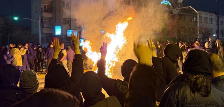 Trump confirma el envío de armas a manifestantes en Irán a través de los kurdos