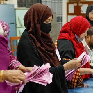 Bomba casera deja a tres personas lesionadas en un centro de votación en Bangladesh