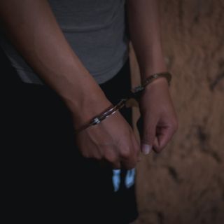 Acusan a un adolescente de 13 años de intento de asesinato por apuñalar a dos niños en Reino Unido