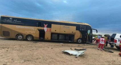 Chocan autobús y tractocamión en Sonora; hay cinco personas fallecidas y más de 20 heridos