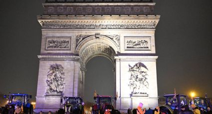 Disparan a hombre en el Arco del Triunfo en París tras intentar atacar a policías