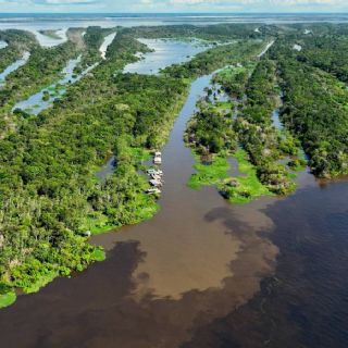Desaparecen siete personas en el río Amazonas tras naufragio de una barcaza con 80 pasajeros